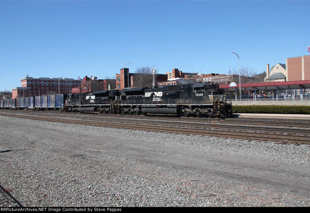 NS 7240 and 7247 as rear helpers on train 63V